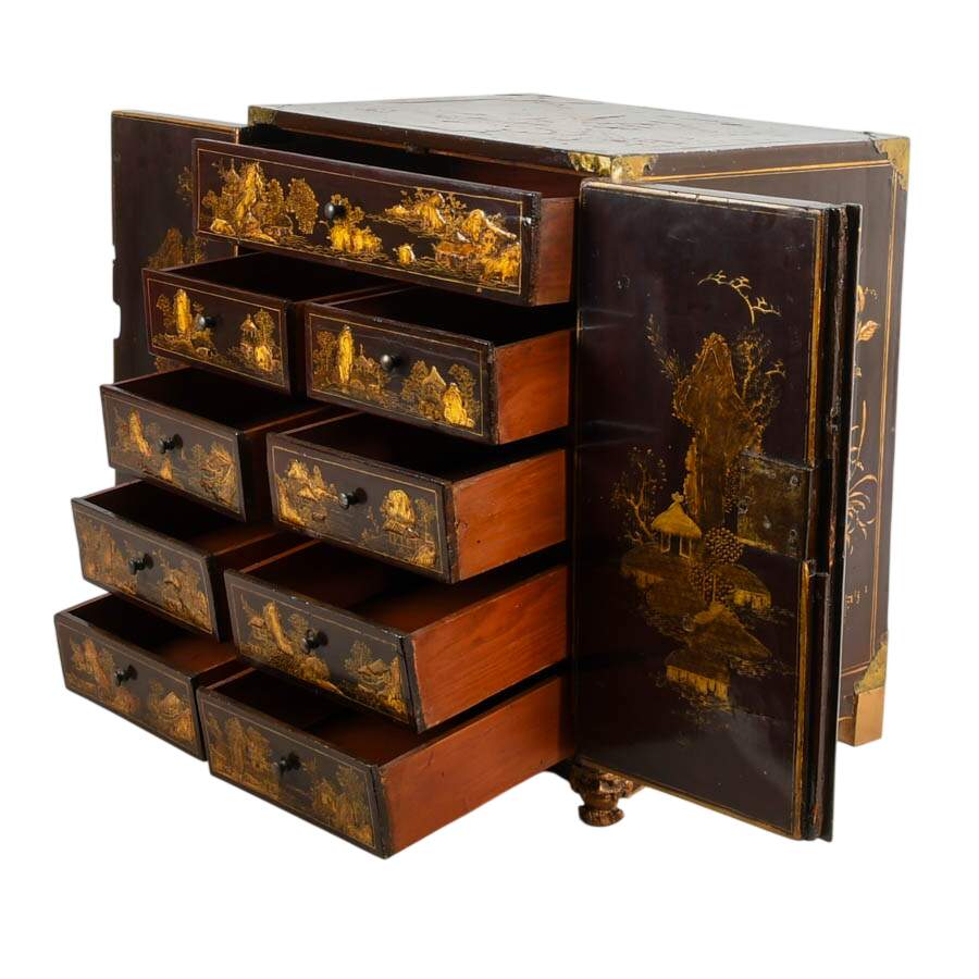 Antique Chinese Black Lacquer and Gilt Decorated Storage Box-8