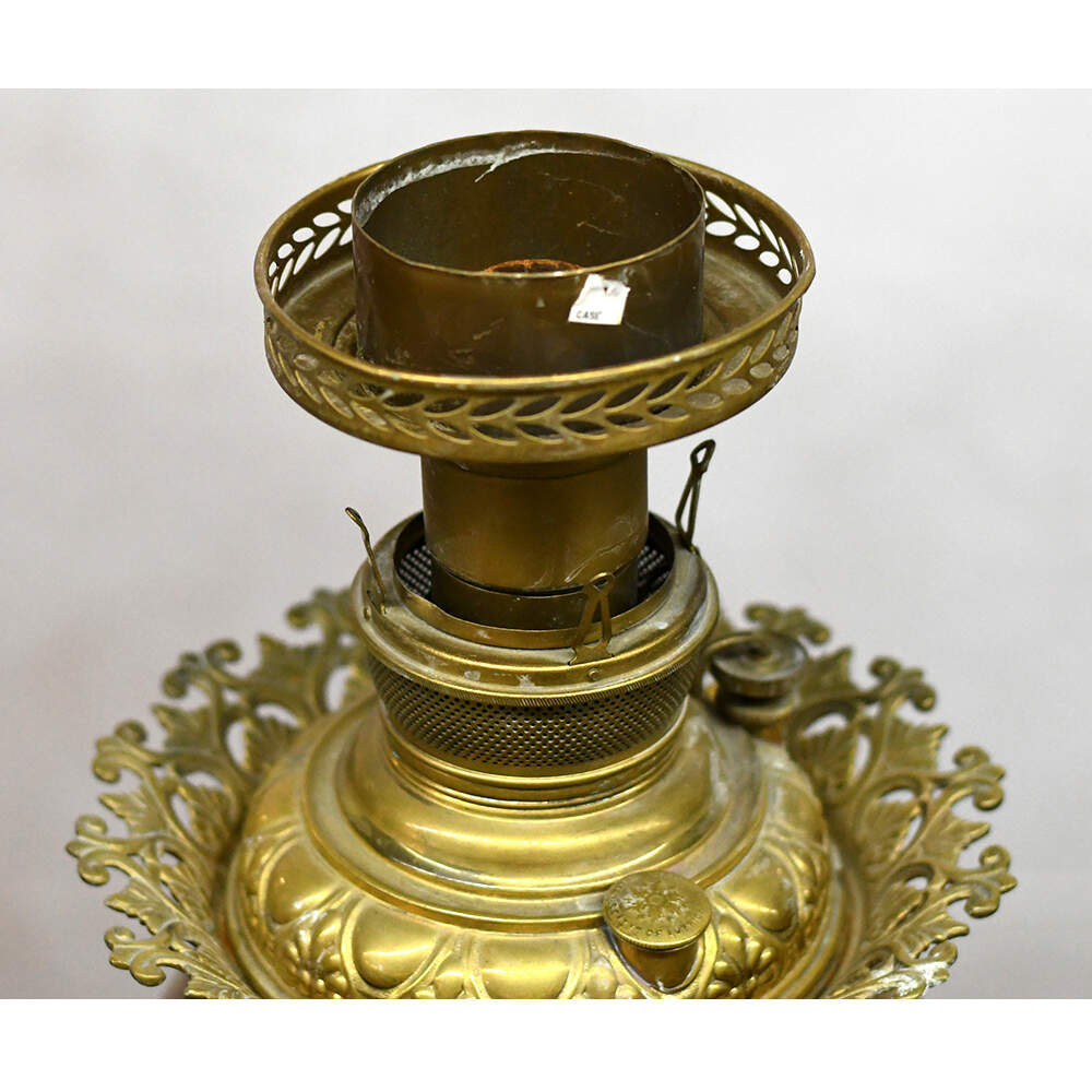 Bronze Lion Lamp with Ribbon and Wreath-8