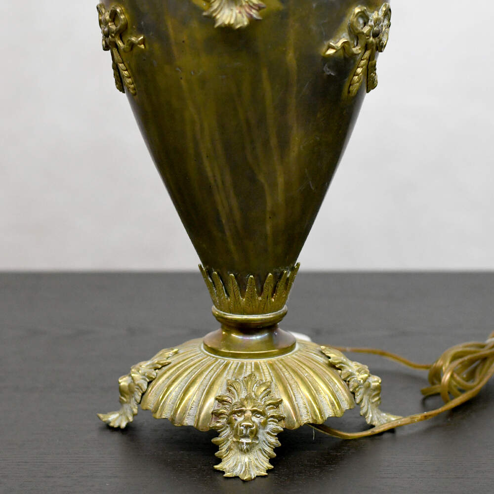 Bronze Lion Lamp with Ribbon and Wreath-7