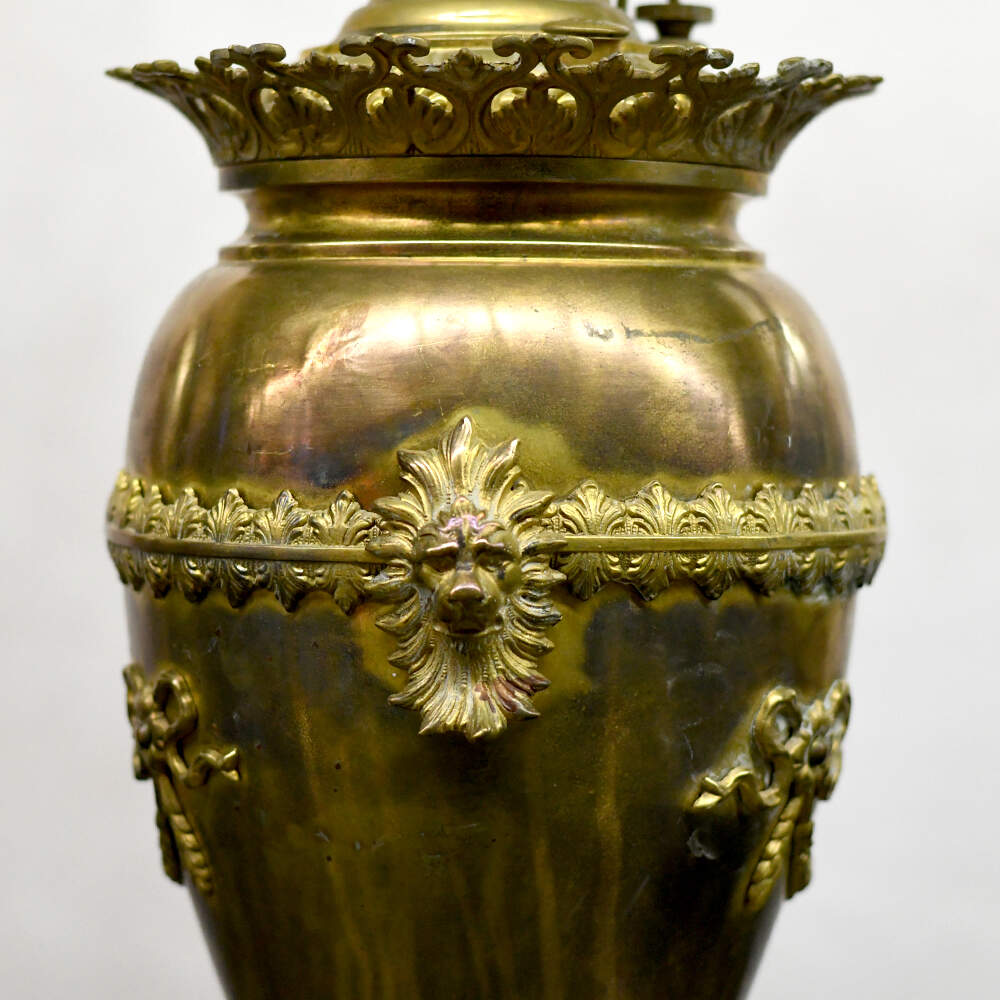 Bronze Lion Lamp with Ribbon and Wreath-4