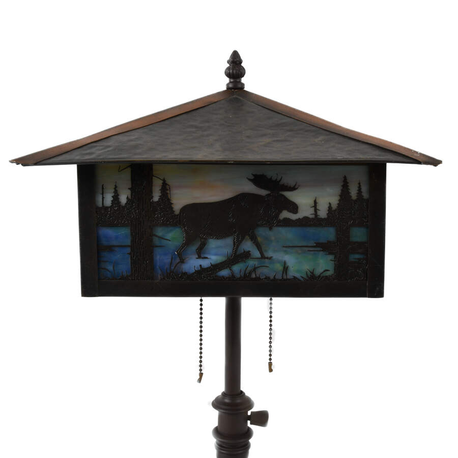 Arts and Crafts-Style Moose Slag Glass Table Lamp-4