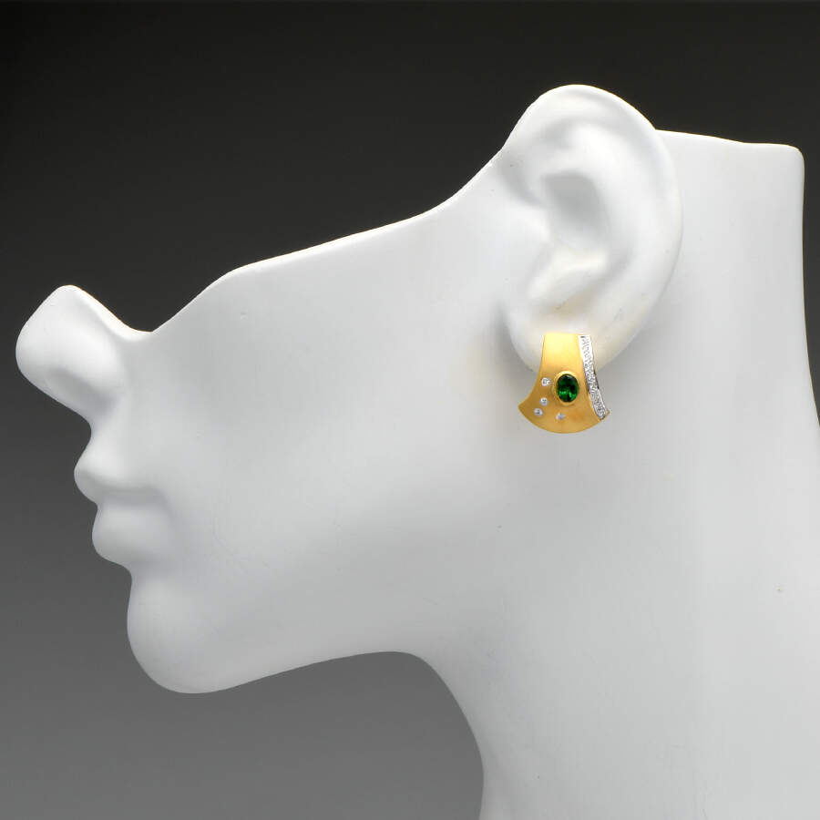 18KY Green Garnet (0.80) & Diamond (0.25) Earrings-3