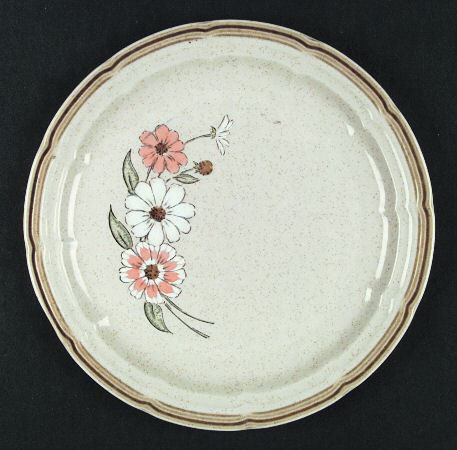 Springtime Daisy by Crown Manor