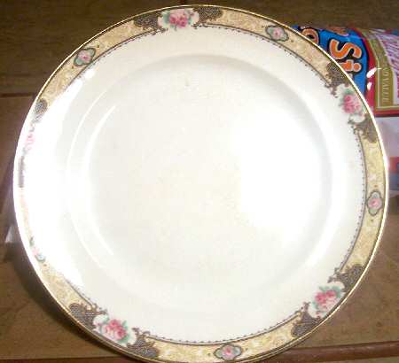EAL12 by East Liverpool Potteries