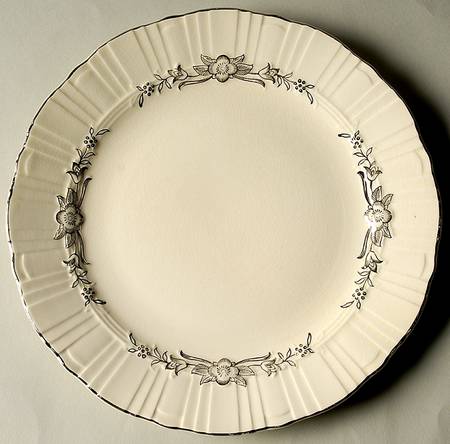Platinum Wreath by Homer Laughlin 