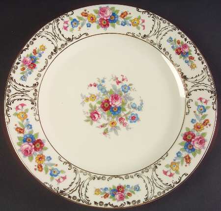 Queens Rose (Smooth, Gold Scrolls) by Royal Ivory (Czech, Germany)