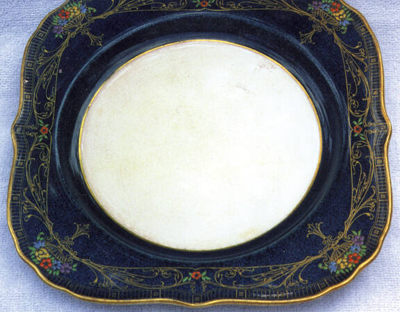 C2412 by Royal Worcester