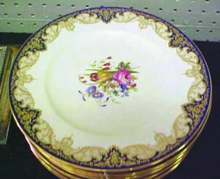 V8287 by Royal Cauldon