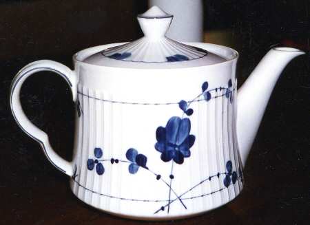 RW196 by Royal Worcester