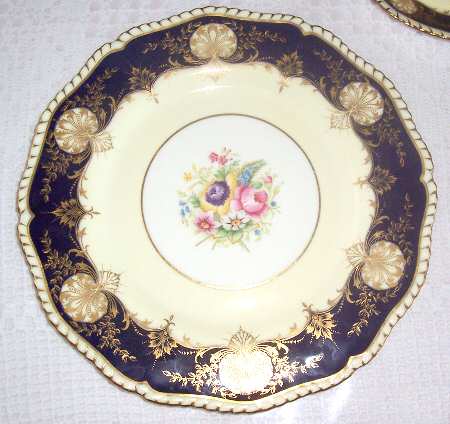 Z1749 by Royal Worcester