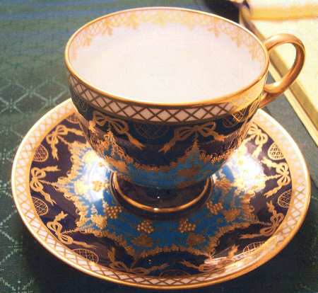 K9806 by Royal Cauldon