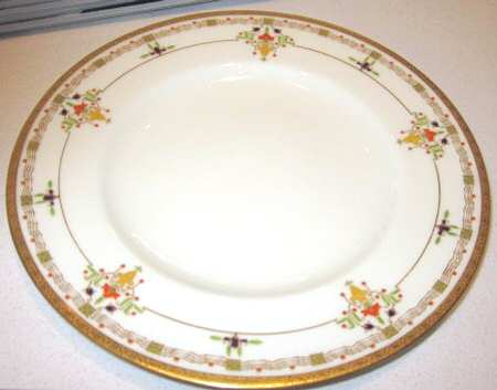 C1077 by Royal Worcester