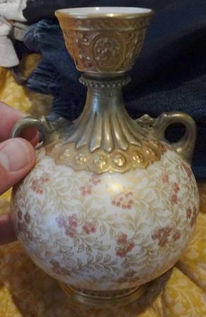 1109 by Royal Worcester