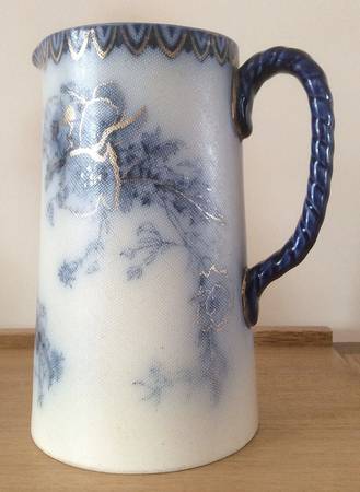 B837 by Royal Doulton
