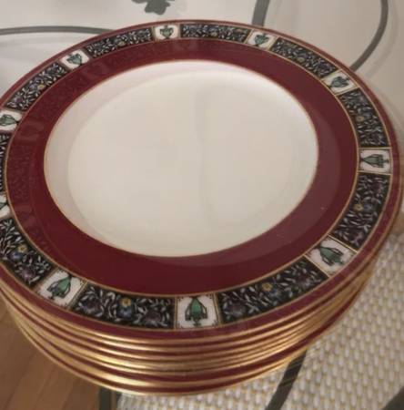 C1910 Maroon by Royal Worcester