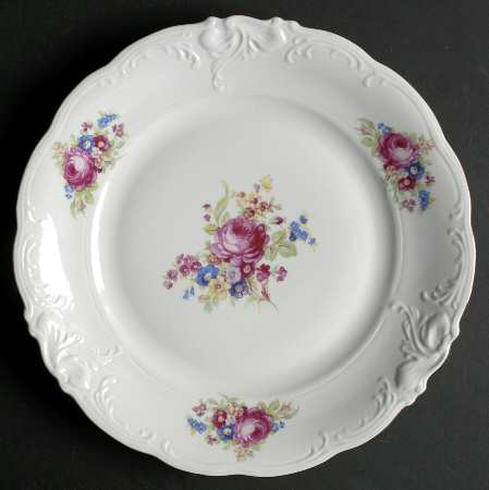 Wanda (Scalloped, Embossed) by Vendome Porcelain