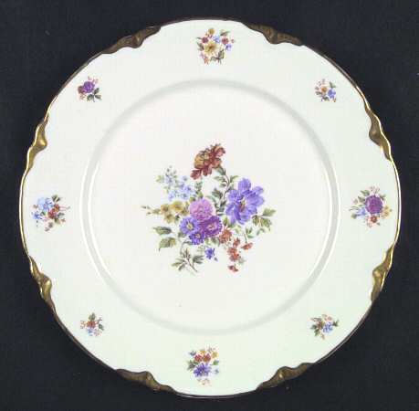 Bouquet Dresden (Scalloped) by Warwick