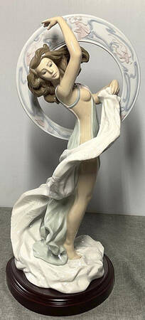 Female in Circle by Lladro