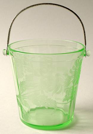 Chrysanthemum Green (Light, Stem 523) by Cambridge