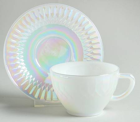 Moonglow (Iridescent) by Federal Glass 
