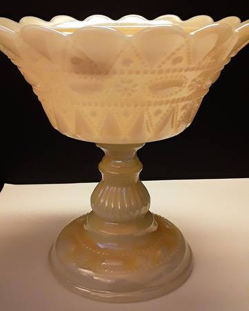 Lacy Dewdrop White Caramel by Phoenix Glass