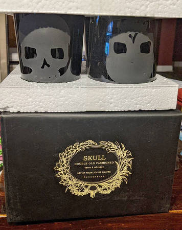 Skull (Black) by Pottery Barn