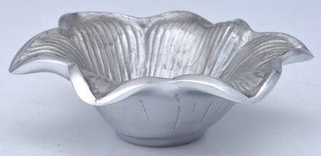 Classic-Platinum (Aluminum, Hollowware) by Julia Knight