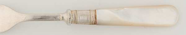 Victoria(Silverplate, Pearlhdl, Less Design Band) by Samuel Peace
