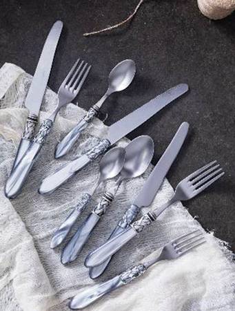 Aladdin Light Gray (Brilliant Lattice) by Vietri