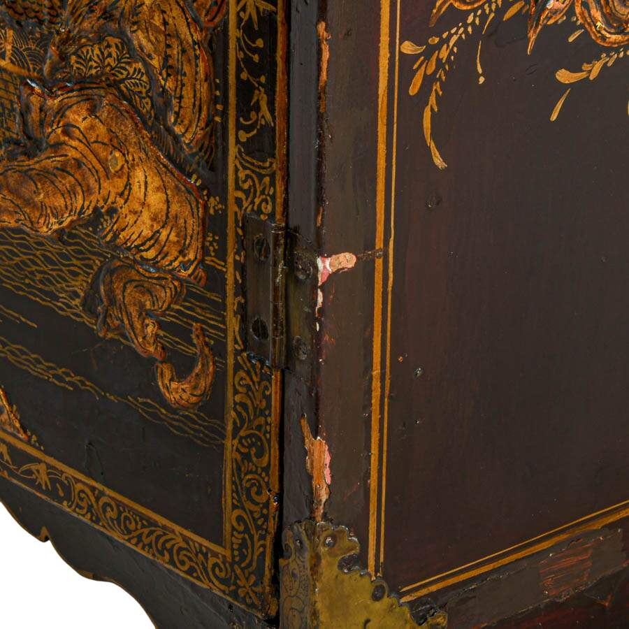 Antique Chinese Black Lacquer and Gilt Decorated Storage Box-9