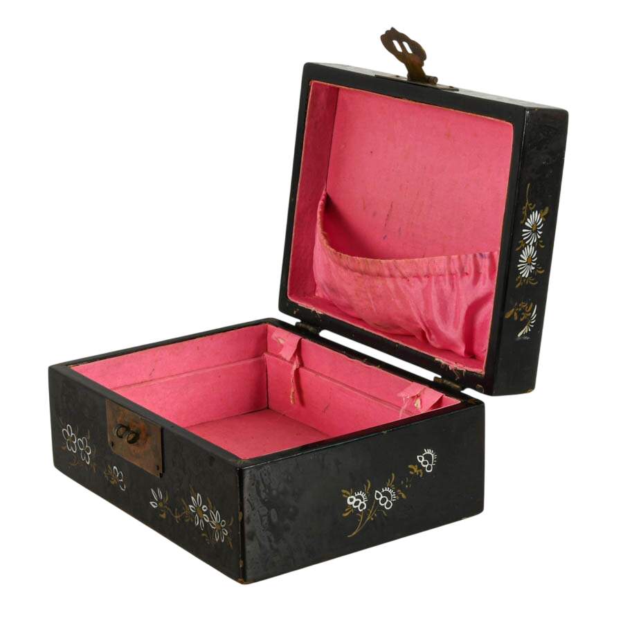 Chinese Black Lacquer Jewelry Box-10