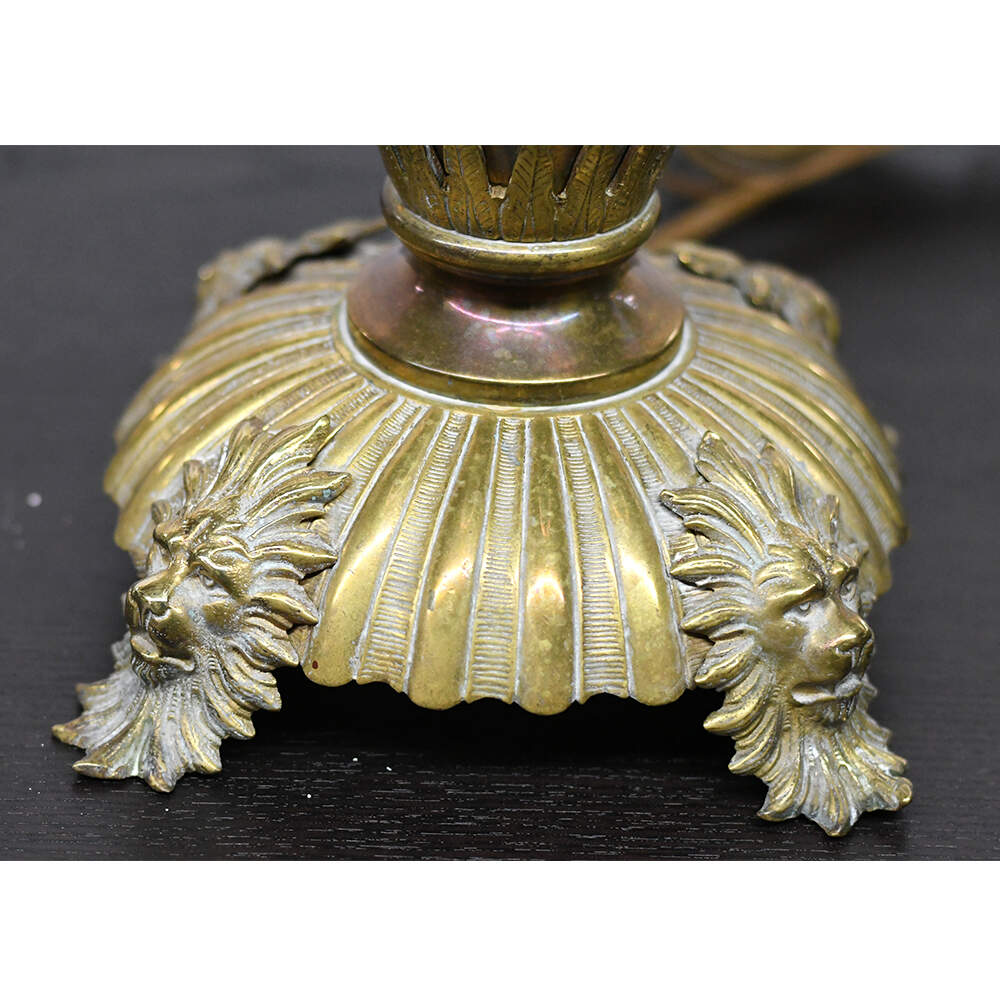 Bronze Lion Lamp with Ribbon and Wreath-10