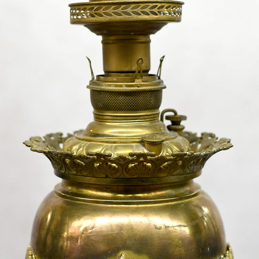 Bronze Lion Lamp with Ribbon and Wreath-6