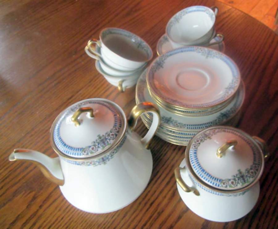 AHR101 Teapot & Lid by Charles Ahrenfeldt-1