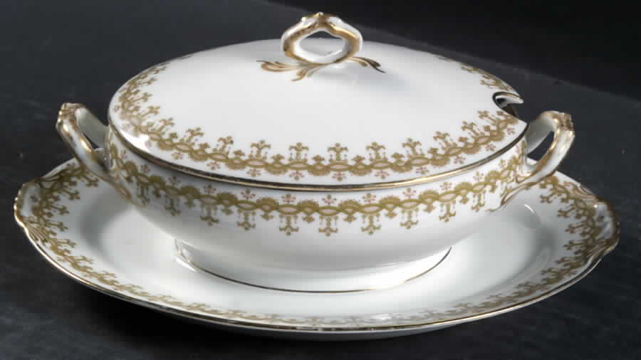 AHR19 Gravy Boat w/Attached Underplate & Lid by Charles Ahrenfeldt-1