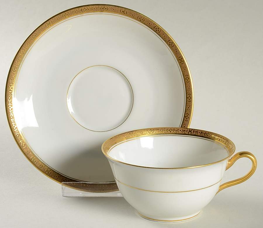 AHR201 Footed Cup & Saucer Set by Charles Ahrenfeldt-1