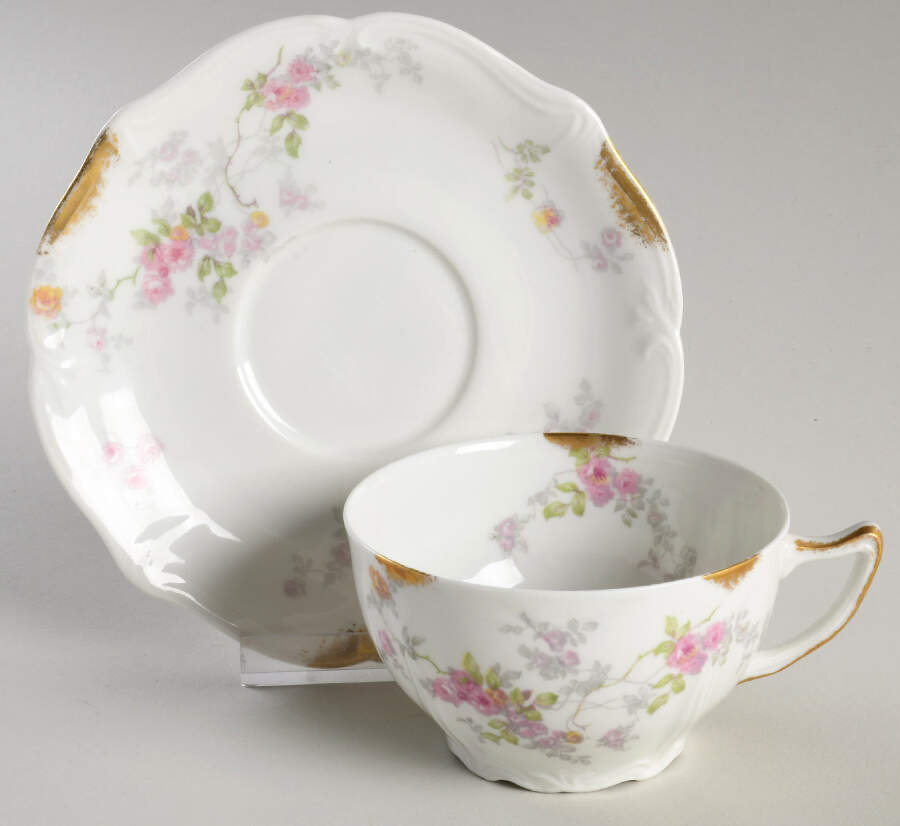 AHR22 Flat Cup & Saucer Set by Charles Ahrenfeldt-1
