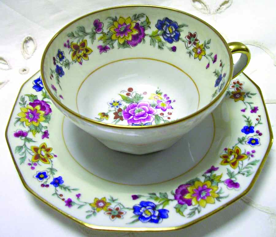 AHR26 Flat Cup & Saucer Set by Charles Ahrenfeldt-1