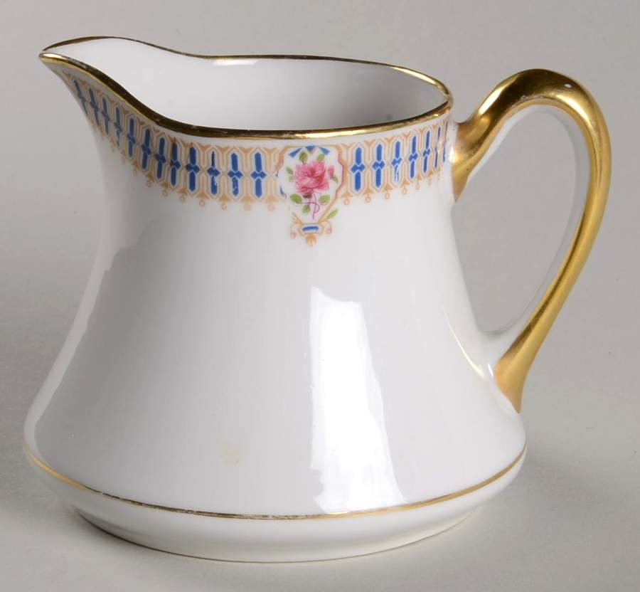 AHR27 Creamer by Charles Ahrenfeldt-1