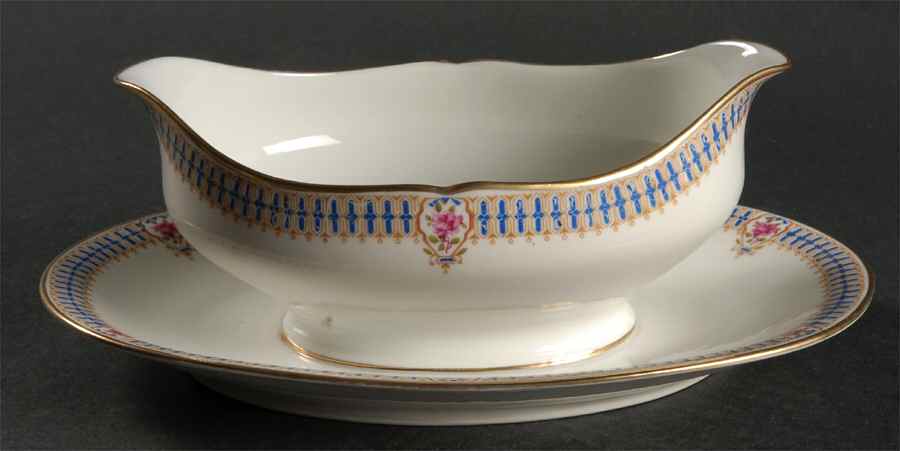 AHR27 Gravy Boat with Attached Underplate by Charles Ahrenfeldt-1