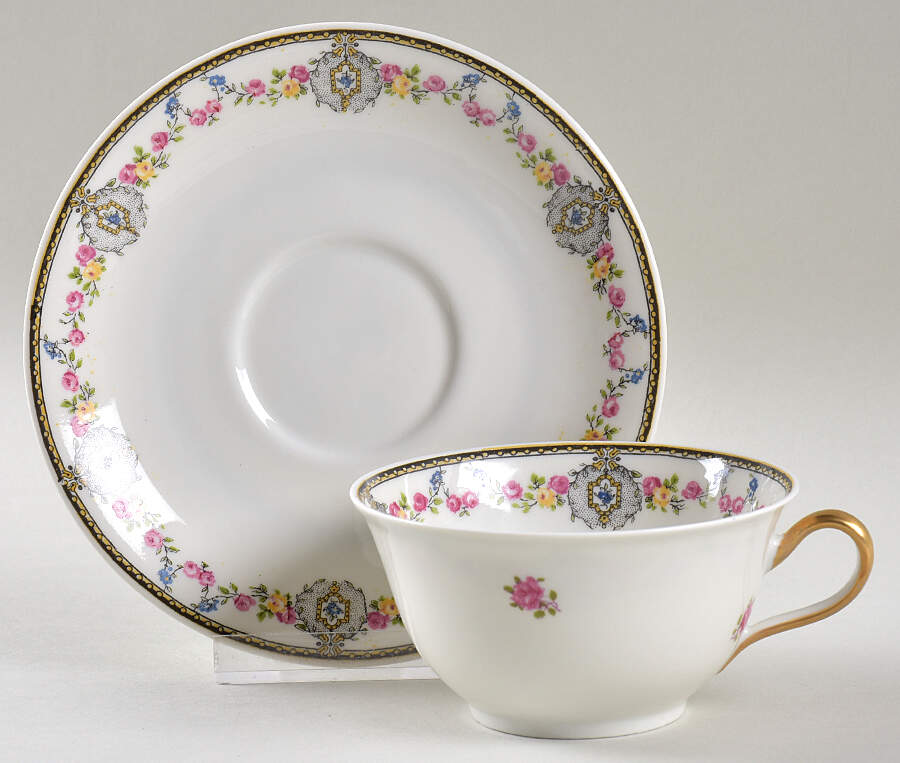 AHR7 Flat Cup & Saucer Set by Charles Ahrenfeldt-1
