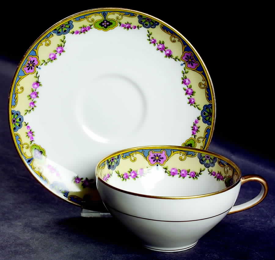 AHR9 Flat Cup & Saucer Set by Charles Ahrenfeldt-1