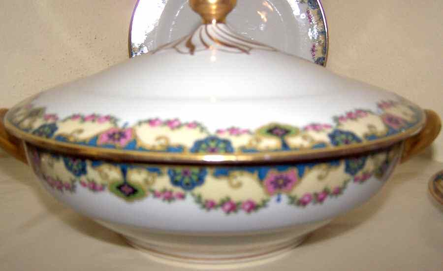 AHR9 Round Covered Vegetable by Charles Ahrenfeldt-1