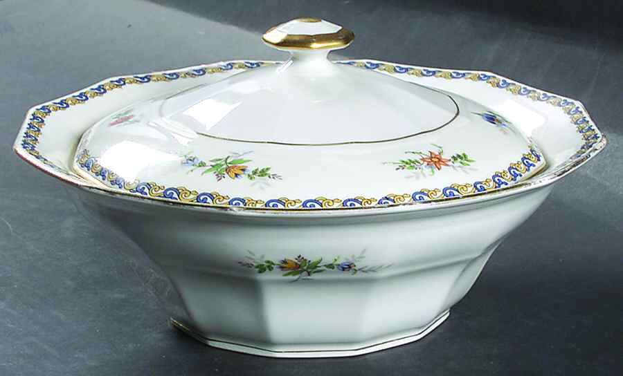 AHR95 Round Covered Vegetable by Charles Ahrenfeldt-1