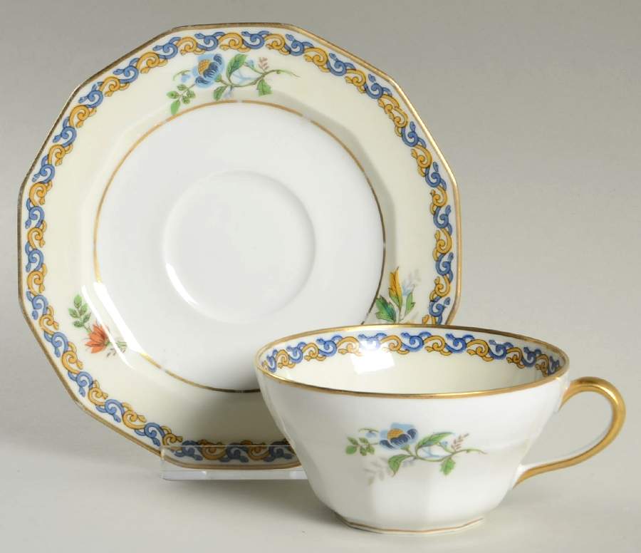 AHR95 Flat Cup & Saucer Set by Charles Ahrenfeldt-1
