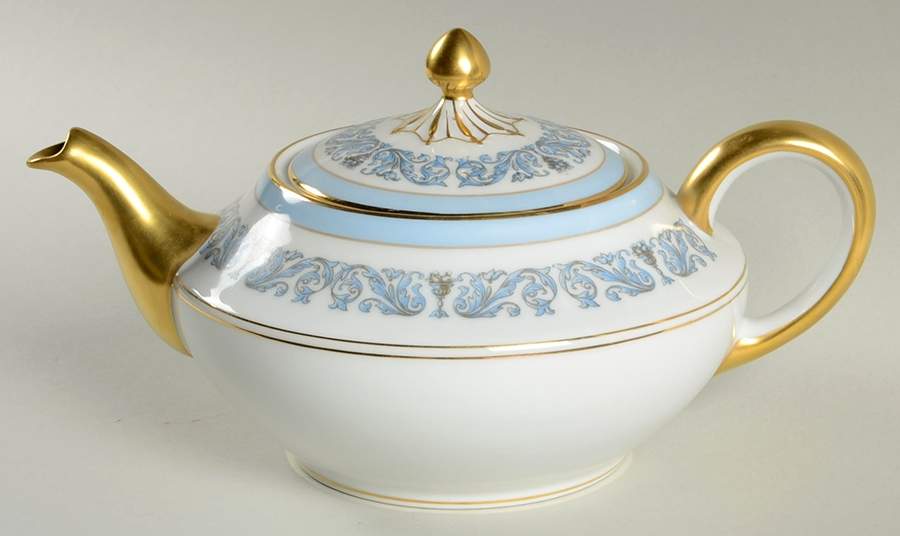 Frontenac Teapot & Lid by Charles Ahrenfeldt-1