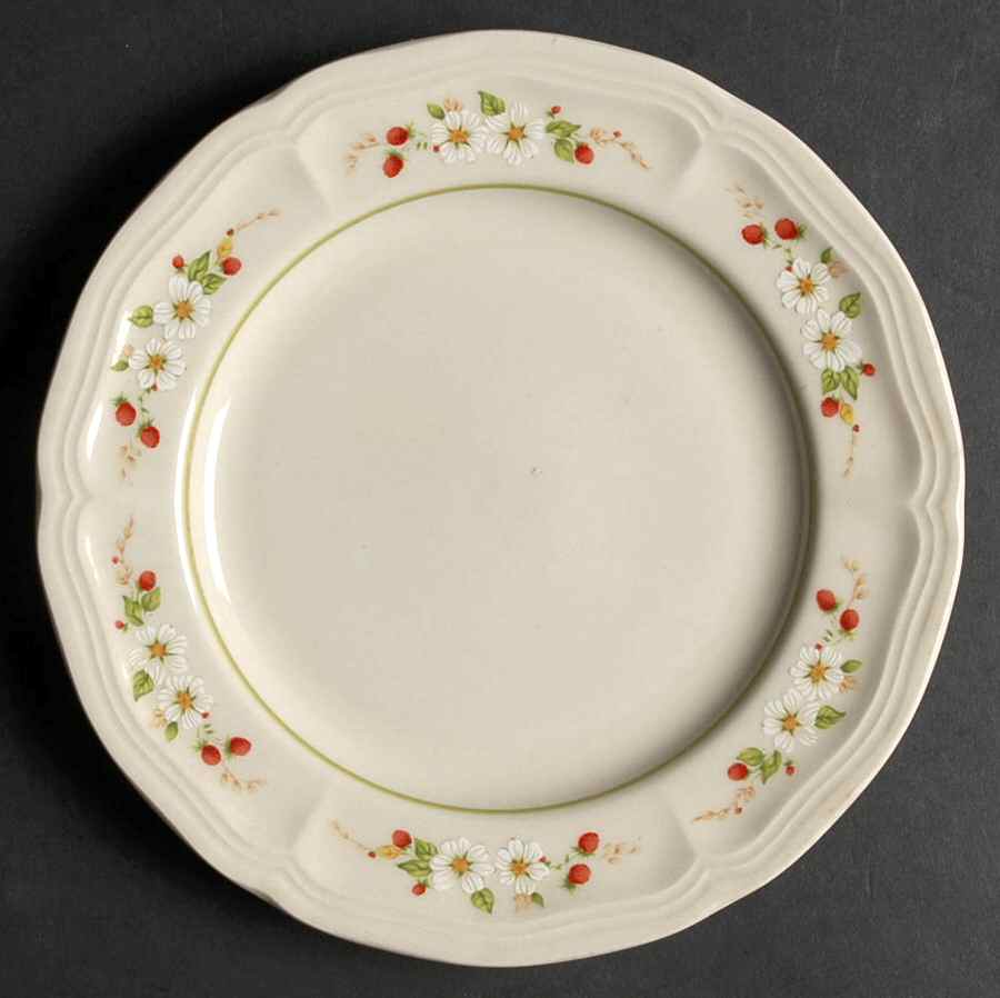 Berries In Bloom Salad Plate by Anchor Hocking-1