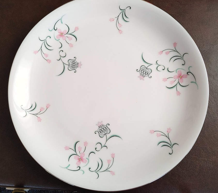 Cho Chin Dinner Plate by Arlen-1