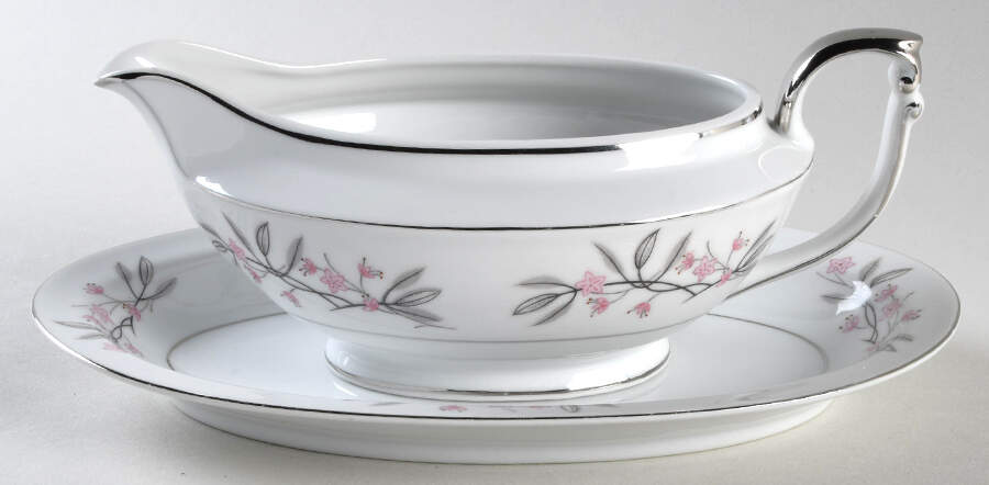 Sherwood Gravy Boat & Underplate by Arlen-1