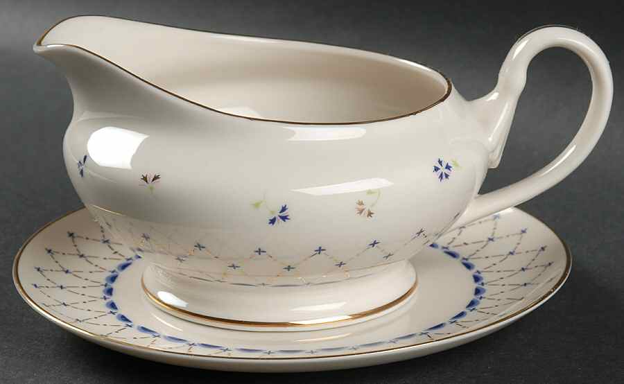 Regalblu Gravy Boat & Underplate by American Royalty-1